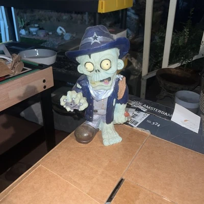 Forever Collectibles NFL Dallas Cowboys 8” Team Zombie Forever Nightmares Foto 1 de 4