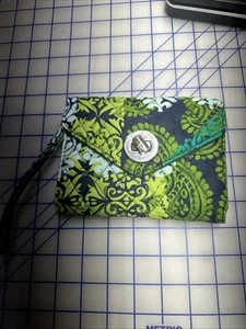 NWT Vera Bradley Your Turn Smartphone Wristlet Wallet Blue Camofloral Turn Lock - Picture 1 of 4