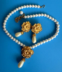 Vtg Avon Faux Pearl Necklace Gold Tone FLOWERS Pearl Drop Dangle Earrings Piercd - Picture 1 of 12