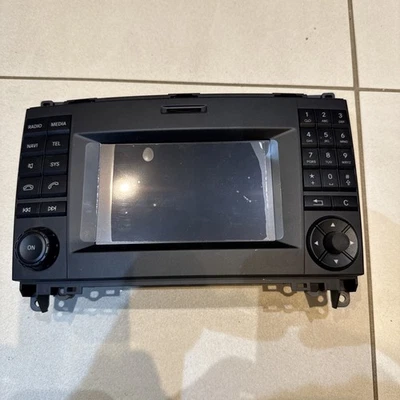 MERCEDES-BENZ SPRINTER MK2 14-18 STEREO NAV HEAD UNIT A9069000104 - Image 1 of 4