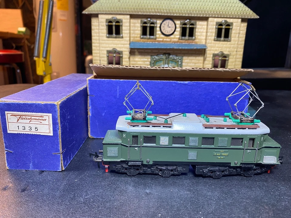 VINTAGE 1953 FLEISCHMANN HO  ELECTRIC LOCOMOTIVE NO. 1335-G ORIGINAL BOX - Image 1 of 4