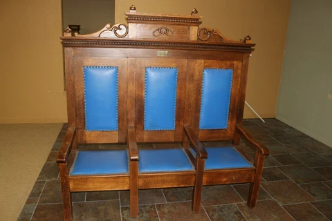 Large Ornate Antique 1911 Odd Fellows Lodge Carved Solid Oak Throne Chair Bench Cover