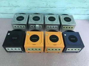 Console Nintendo Game Cube colore casuale lotto di 8 spazzatura retrò - Foto 1 di 5