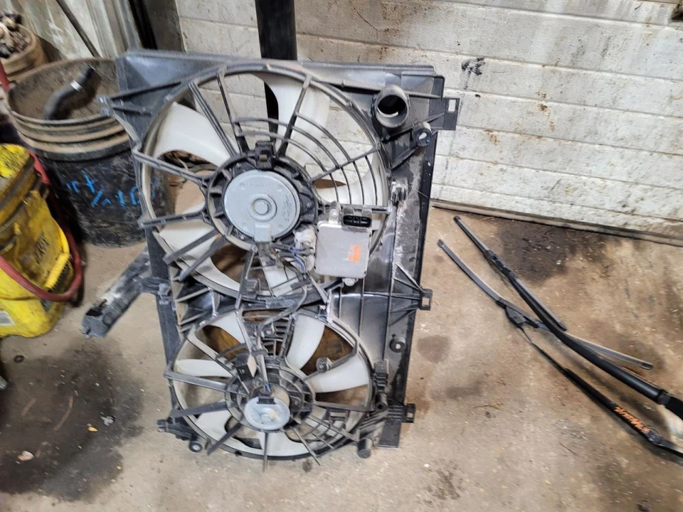 Radiator Fan Motor Fan Assembly Fits 15-19 LEXUS RC350 2050035 - Image 1 of 1