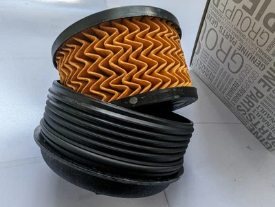 Renault Clio 5  Oil Filter Complete With Housing 152082327R - Image 1 of 4