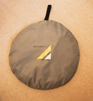 Westcott Illuminator Gold / White Reflector 45 inches - Image 1 of 2