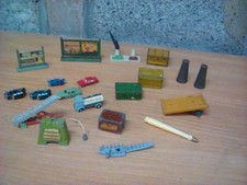 VINTAGE MODEL RAILWAY ASSORTED METAL cars ,luggage signs and accessories 00 /n