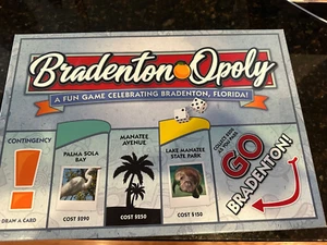 Juego de mesa Bradenton Opoly Monopoly Florida Late for the Sky NUEVO sin sellar - Imagen 1 de 9