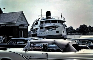 Orig 1960 Dia, Oldtimer Automobile & das Passagierschiff "S.S. Mount Vernon" - Bild 1 von 1