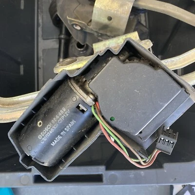 Alfa Romeo 164 Bosch 0390246331 Wiper Motor & Arms- Used But In Great Condition - Image 1 of 2