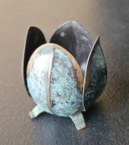 LOTUS FEDAL TEA LIGHT CANDLE HOLDER. NICE PATINA. UNBRANDED - Picture 1 of 6