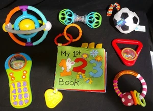 6-Bright Starts Click & Giggle Crinkle Book,Infantino Orbit Rattles VIDEO! BELLO! - Foto 1 di 8