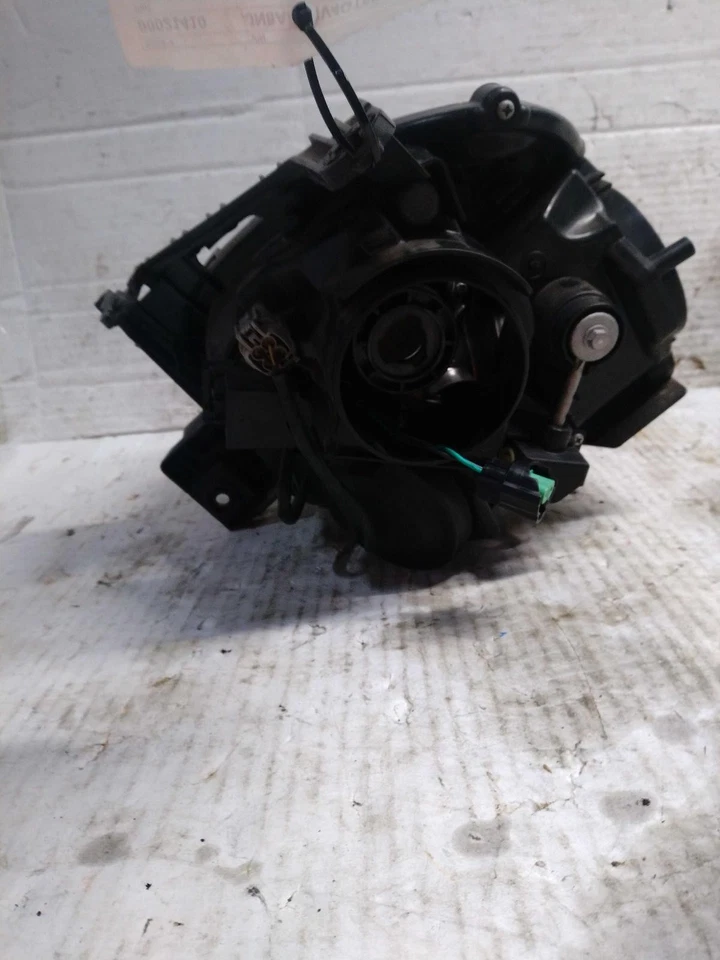 Conjunto de faros derechos Nissan JUKE 2016 blanco OEM 242939 88 k millas Foto 1 de 4