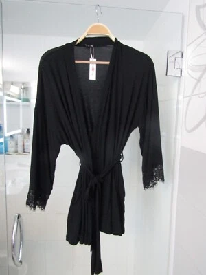 COSABELLA Bata Kimino Corta Negra Envolvente con Encaje Negro--Talla S/Pequeña--NUEVA CON ETIQUETAS's Foto 1 de 4