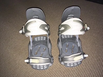 Fijaciones de snowboard Drake F50 grandes hechas en Italia gris blanco Foto 1 de 2