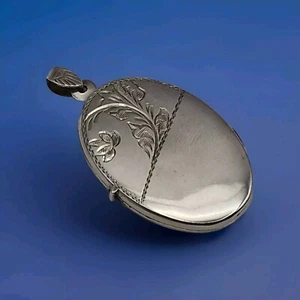 Vintage Sterling Silver Oval Locket with Scroll Engraving - Picture 1 of 17