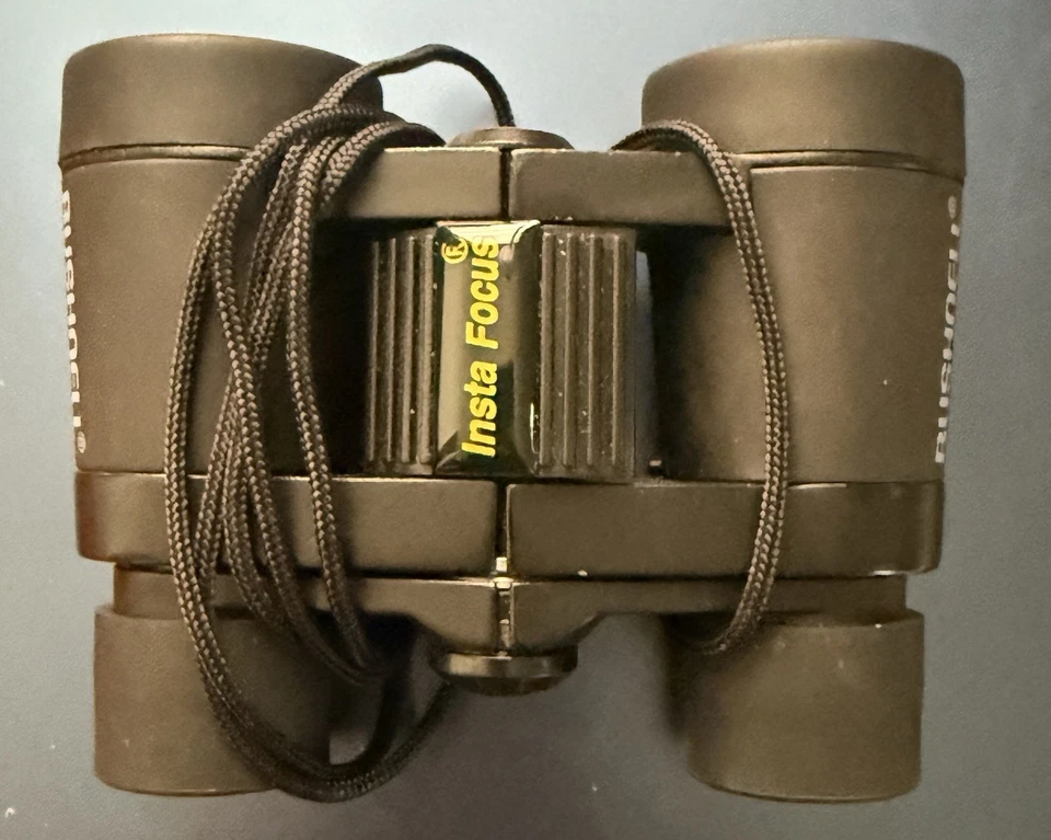 Bushnell Compact Insta Focus Binoculars 4x30PowerviewOriginal CaseWith BeltClip - Image 1 of 4