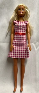 Bambola - Capelli Biondi - Vestito Gingham Rosa - Foto 1 di 2