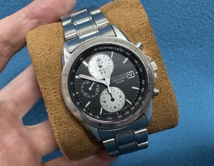 Orologio SEIKO Cronografo 7T92-0EF0 Uomo Quarzo Quadrante Panda Retroverso Raro - Foto 1 di 16