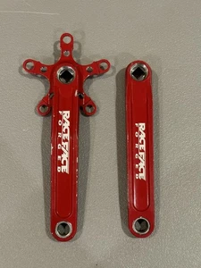 Juego de bielas de colección Race Face turbina forjada triple 3 x 9 velocidades 5 brazos 94 BCD rojo - Imagen 1 de 8