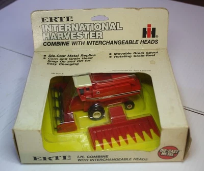 Vintage Ertl 1/80 International combine with 2 heads. Ertl Collector's Club - Image 1 of 4