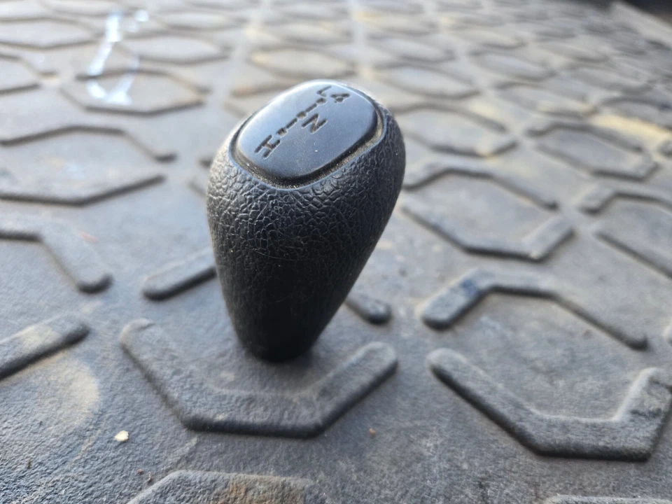2002 Toyota Sequoia Transfer Case Shifter Knob Black - Image 1 of 4