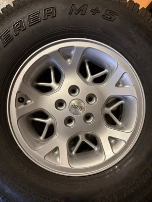 Jeep Grand Cherokee ZJ Originalfelgen (pulverbeschichtet) mit Cooper Discoverer - Bild 1 von 4