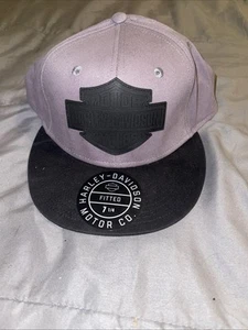 Cappello Harley Davidson moto aderente taglia 7 1/4 tessuto grigio nero nuovo con etichette - Foto 1 di 6