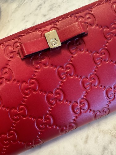 Portafoglio Gucci Microguccissima con zip e antipolvere