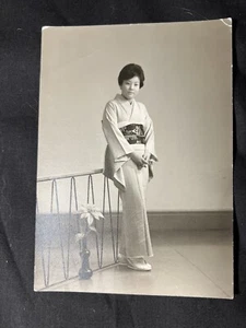 Um 1930 - 1940er Jahre japanische Fotografie Frau Tochter Kimono Trachtenkleid - Bild 1 von 4