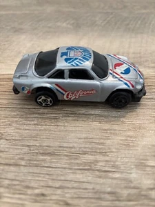 Coche de rally Renault alpino de verano vintage, retroceso - Imagen 1 de 9