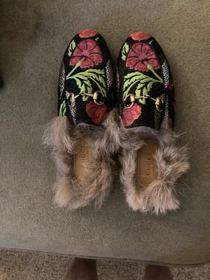 Zapatos planos de piel Gucci GG Princetown en excelente estado, talla 35 Foto 1 de 3