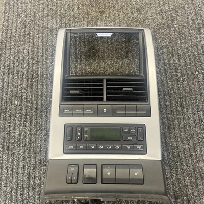 2009 Mercury Mountaineer Center Dash 收音机装饰边框通风口 F9520 DG1 — 第 1/4 张图片