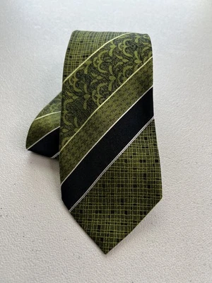 Corbata de diseñador Concepts By Claiborne verde con rayas negras y patrón geométrico Foto 1 de 4