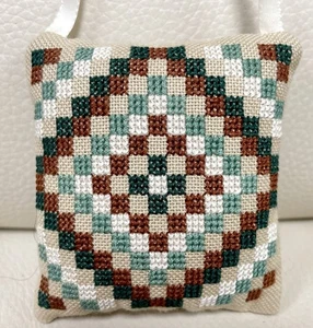 Quilt PatternCross Stitch Mini Pillow & Ornament~Sunshine And Shadow 4”X 4” New - Picture 1 of 6