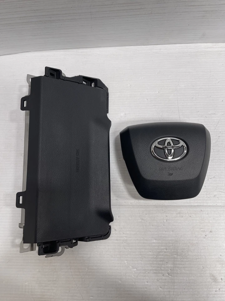 ✅ 2021-2023 TOYOTA SIENNA STEERING WHEEL AND DRIVER KNEE AIRBAG OEM✅ - Image 1 of 4