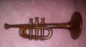 Escultura trompeta vintage tallada a mano de madera de teca de 10 pulgadas - Imagen 1 de 7