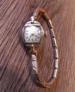 VINTAGE WESTFIELD 17 JEWELS  WOMEN WRISTWATCH PARTS OR REPAIR - Picture 1 of 3