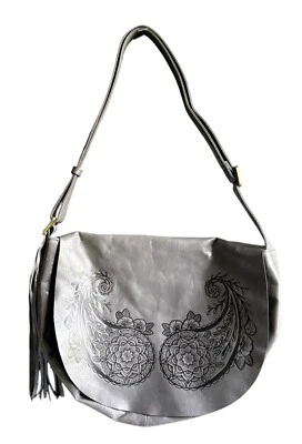 Bolsa de ombro Hobo Inked Hide edição de colecionador 2018 couro Maverick cinza - Imagem 1 de 4