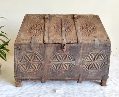 19c Antigüedad Mandala Art Handmade Cabaña Forma Tesoro Arcón Madera Caja Raro - Image 1 of 4