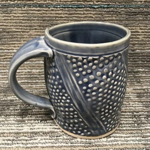 Strukturierte Platte geformt Kaffeebecher Tasse handgefertigt Ton Porzellan Studiokeramik blau - Bild 1 von 12
