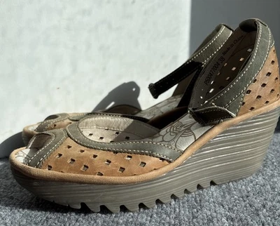 FLY London Pats 厚底楔形皮革凉鞋露趾踝带尺寸 38/US 7.5 — 第 1/4 张图片