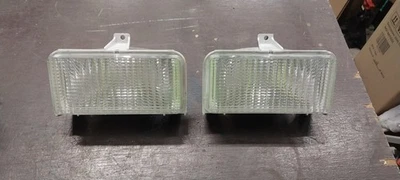 Pair 1983-1991 Chevrolet G10 G20 G30 GMC G1500 G2500 G3500 Park Lamp Assemblies - Image 1 of 4