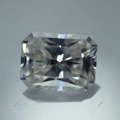 6x4 mm SYNTHETIC Moissanite VVSI CERTIFIED Clear White Color RADIANT CUT - Image 1 of 4