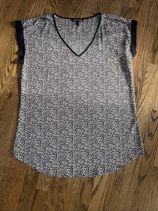 EXPRESS Black & White Print Short Sleeve Top Cutout Shoulder Medium - Picture 1 of 5