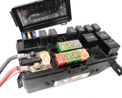 56019490 Dodge Ram 2500 3500 1996 5,9 L Cummins 12 V diésel caja de fusibles bahía de motor B8 Foto 1 de 4