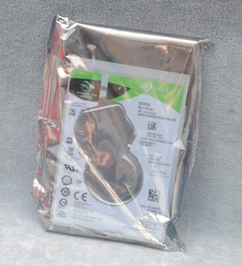 NEW OLD STOCK SEAGATE BARRACUDA 500GB HARD DRIVE #2E717D-500 - FACTORY SEALED - Picture 1 of 2