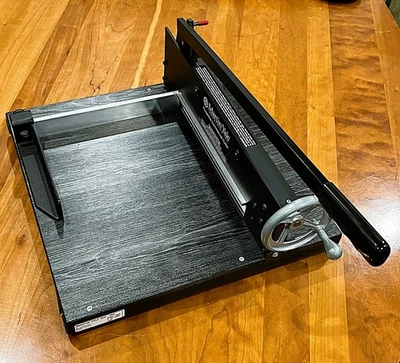 Cortador de papel comercial Martin Yale 7000E - Manual 12" longitud y ancho de corte Foto 1 de 4