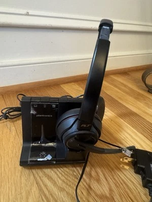 PLT Focus UC ANC WIRELESS Headset Plantronics Bluetooth dual ear - Image 1 of 4