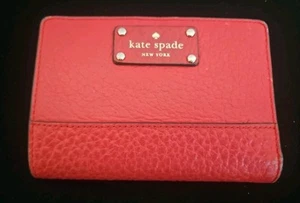 Kate Spade kleine gefaltete rote Geldbörse aus genarbtem Leder *beschädigung* siehe Hinweise - Bild 1 von 12